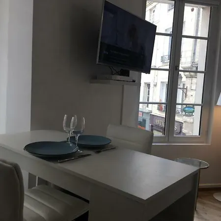 Daire Le Vertigo Hypercentre Les Halles Donjon Wifi Linge De Pressing