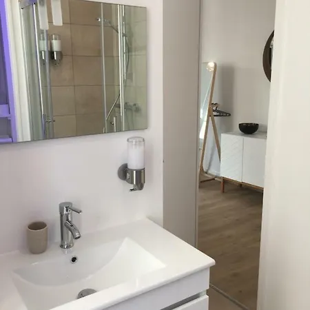 Daire Le Vertigo Hypercentre Les Halles Donjon Wifi Linge De Pressing Niort